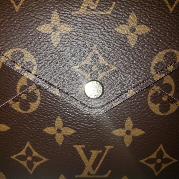 Large louis Vuitton pouch - Picture 2 of 7